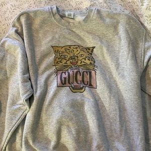 Crewneck sweat shirt